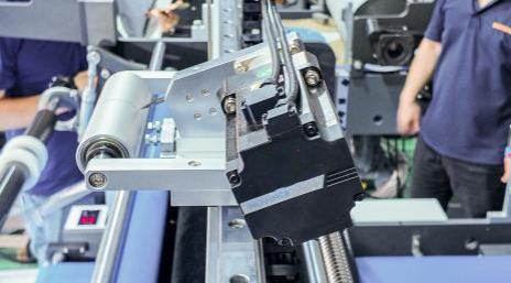 Yenilikçi Kağıt Mendil Kutusu Yiv Açma Ünitesi